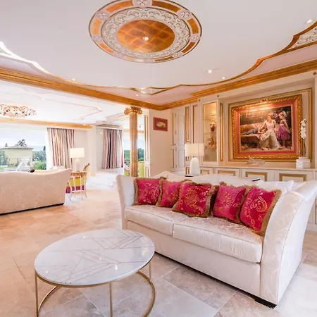 Luxueuse Florentina - 550m2, 6 Chambres, Piscine - Grimaud
