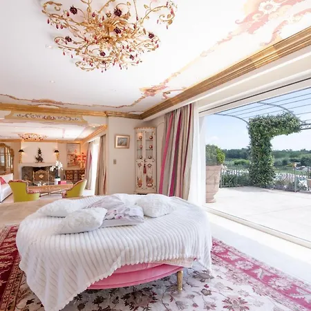 Villa Luxueuse Florentina - 550m2, 6 Chambres, Piscine - Grimaud